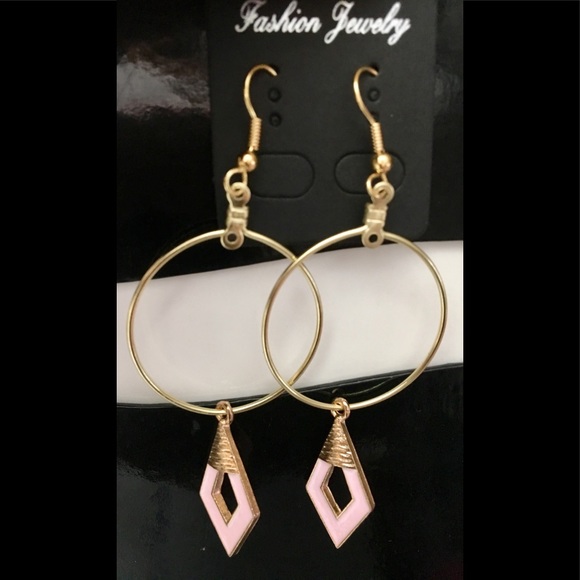 💕Gorgeous PINK & GOLD Dangle Earrings💕
NEW - Picture 2 of 4
